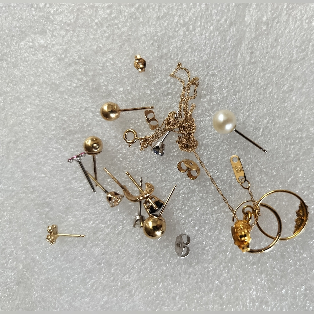 Lot Of Scrap 14k Gold And White Pearl Earrings